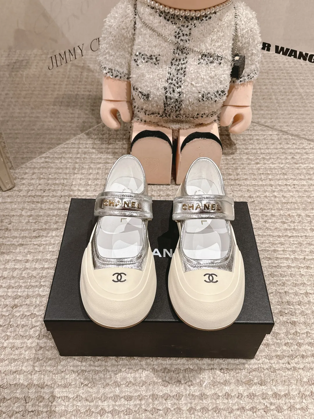 👟👟Ex-factory price 600👟👟 Chanel 25k new counter shoes, ceiling top quality [proud] This shoe is really a lucky star for small people, thick sole 5cm, more refined, rhombus, slim legs, the key is very comfortable upper foot: imported cowhide, lining: leather lining, outsole: genuine molded TPU outsole ~ 5cm heel height Size: 35-40 (41 made to order, non-refundable)
